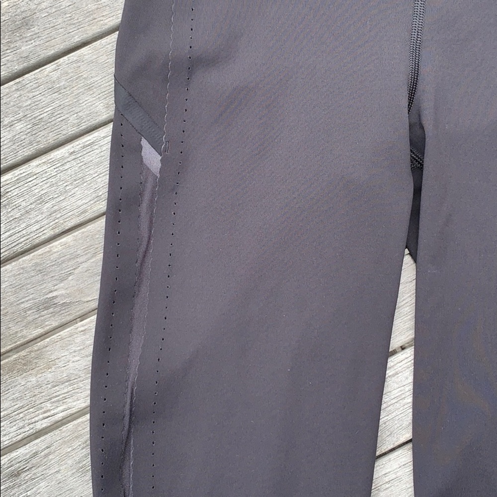 LULULEMON Running Capri w/ mesh & zipper - 4 - Picture 2 of 7